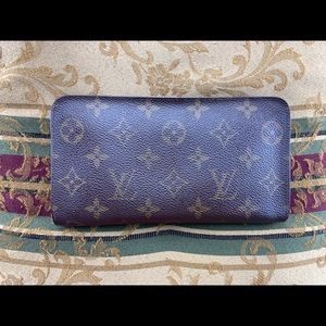 Authentic Louis Vuitton Porte Monnaie Zip